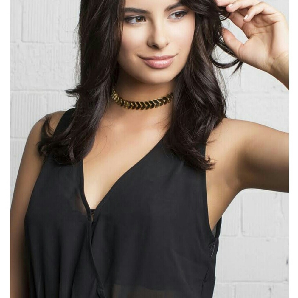Gold continuous leaf choker necklace - Picture 2 of 4